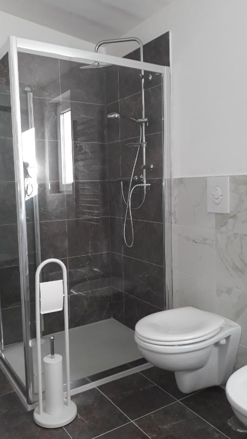La Ginestra Bed & Breakfast Trani Bagian luar foto
